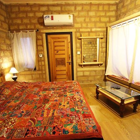 Hotel The Silk Route Джайсалмер Стая снимка
