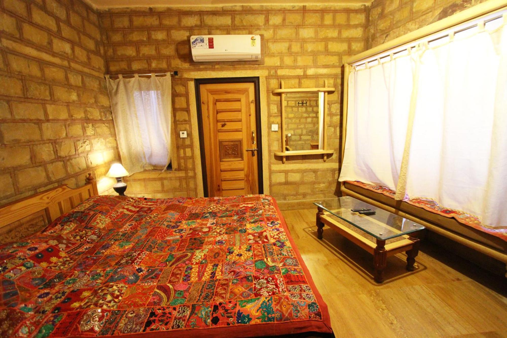 Hotel The Silk Route Джайсалмер Стая снимка